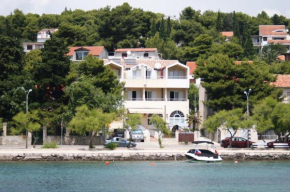 Apartments by the sea Tisno, Murter - 3222